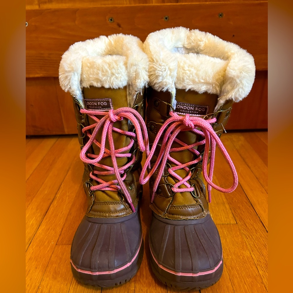 London Fog kids snow boot with pink laces size 1